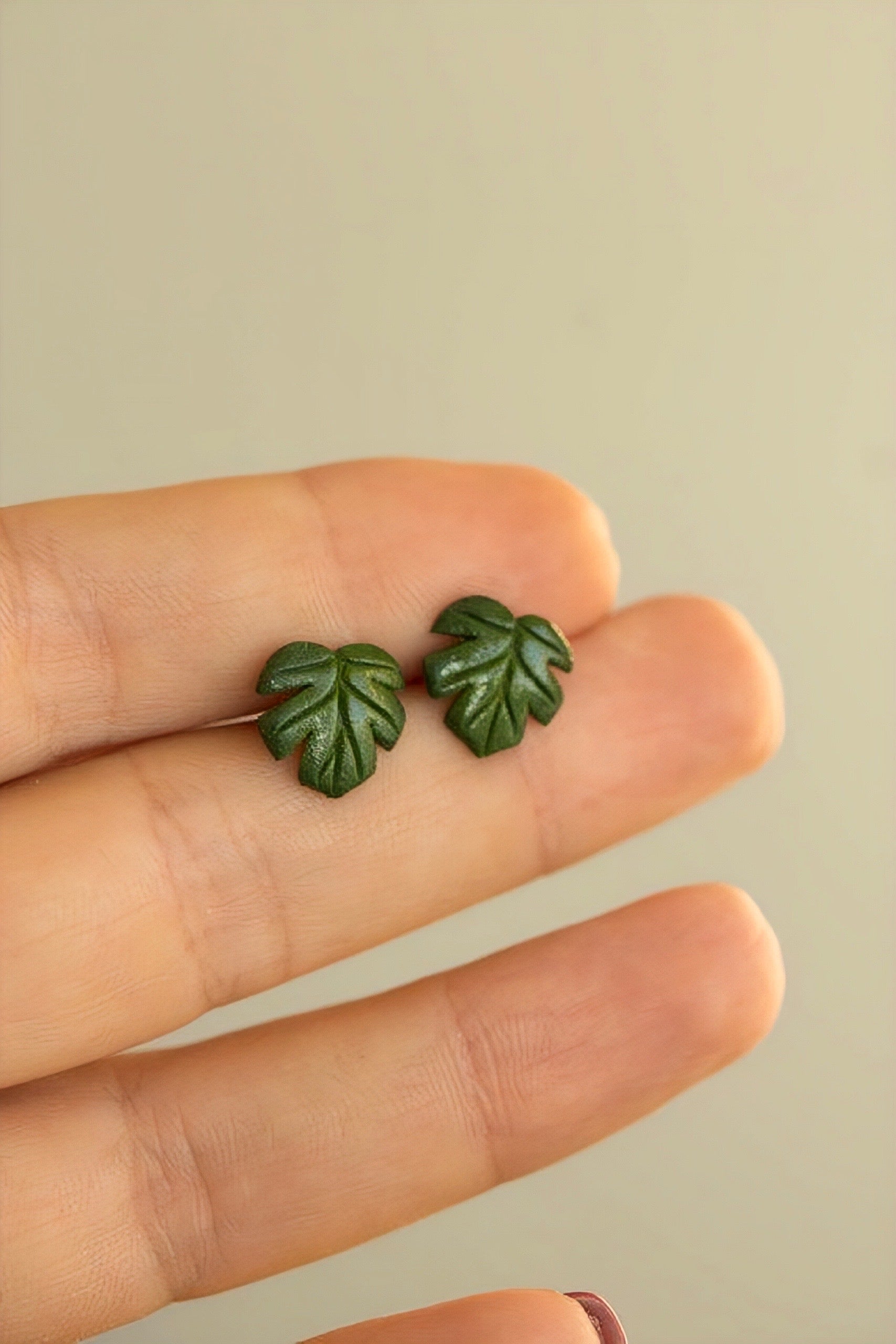 Monstera Mini Studs🍃