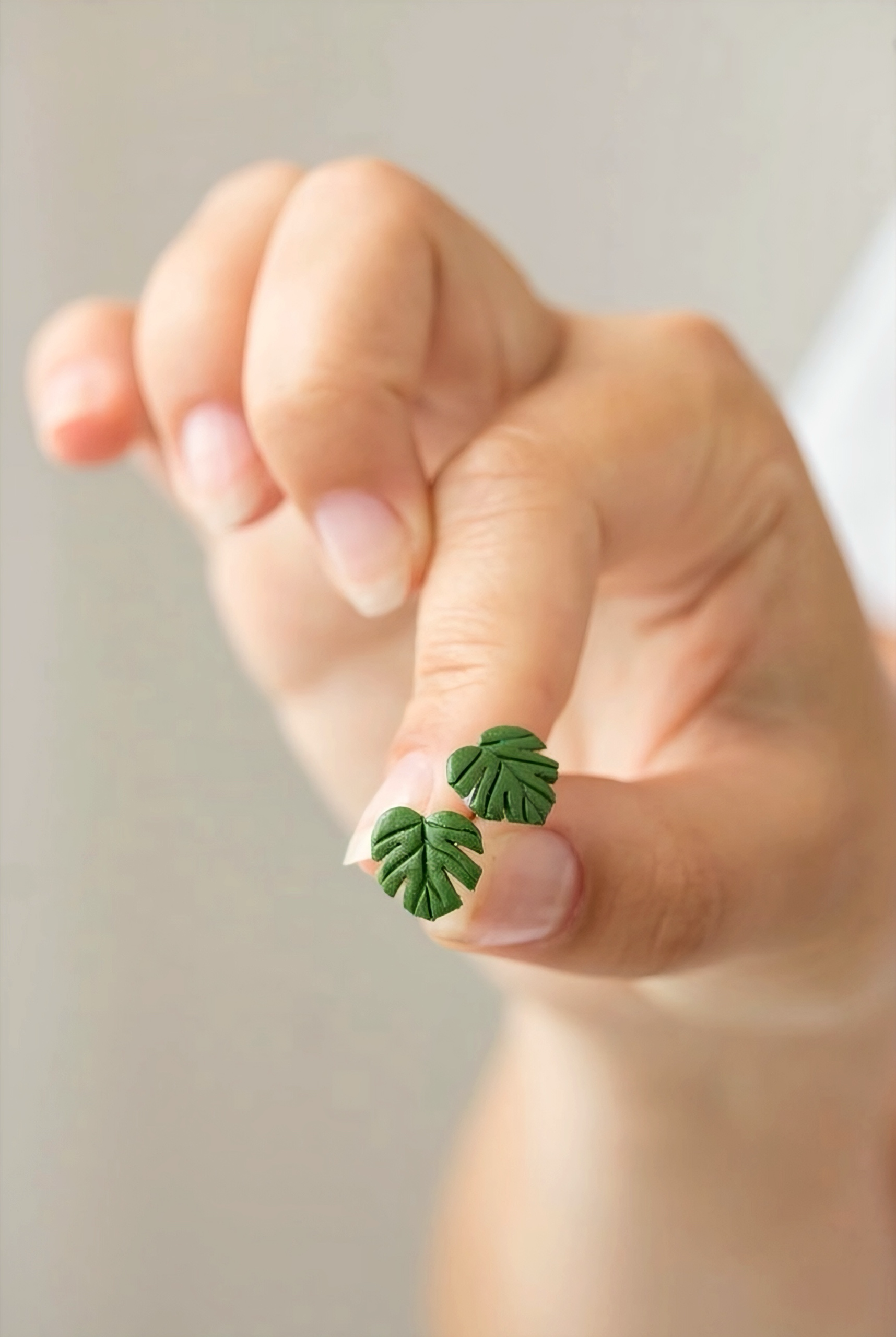 Monstera Mini Studs🍃